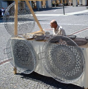 Obrie misy na Festivale drotárstva v Žiline<br>Foto: Jerguš Moravčík